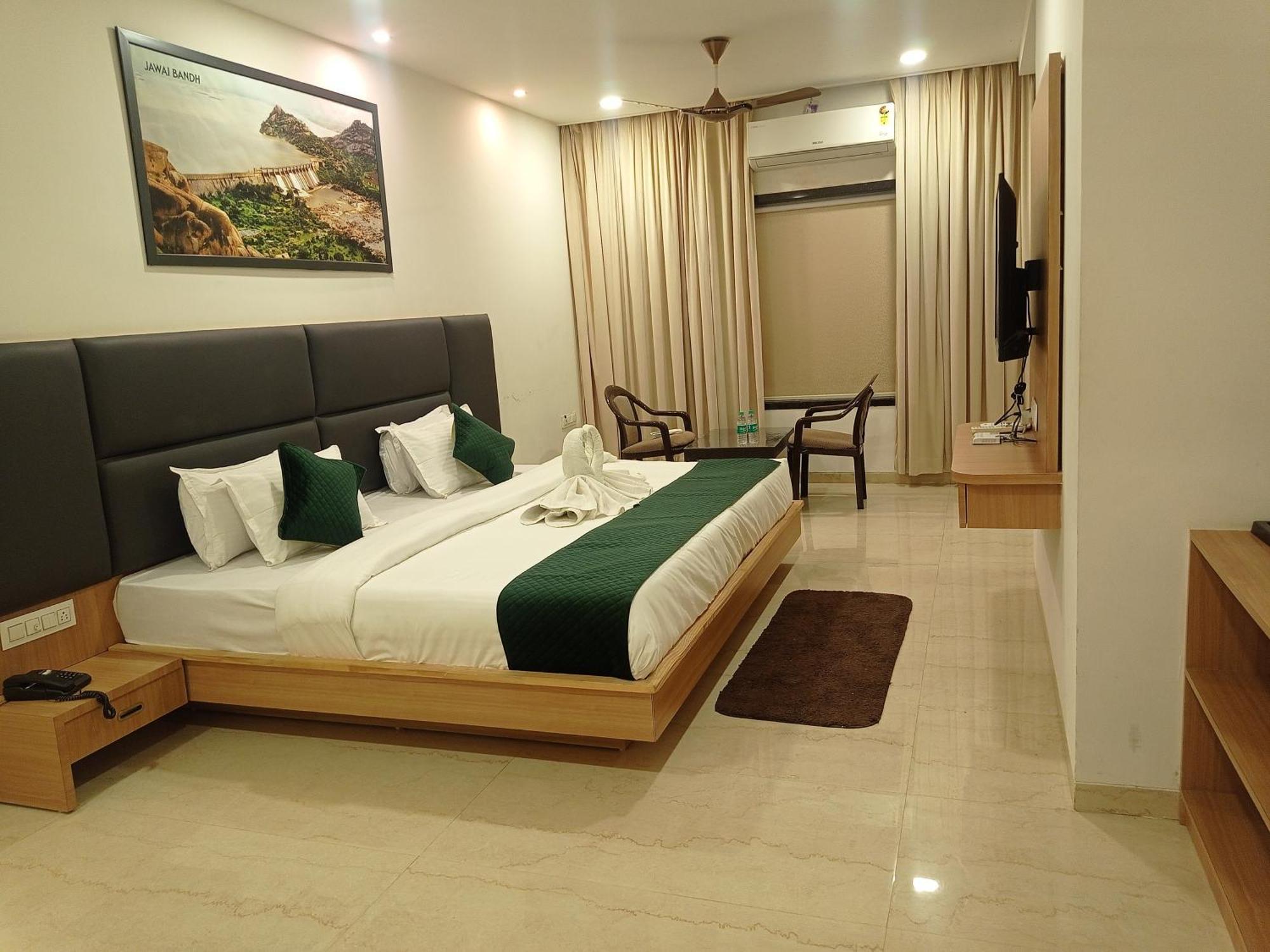 Sun Stone Hotel&Club - Jawai Sheoganj Extérieur photo